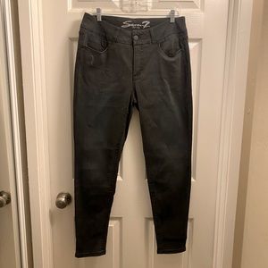 NWOT Seven7 Legging-style 5-pocket Jeans